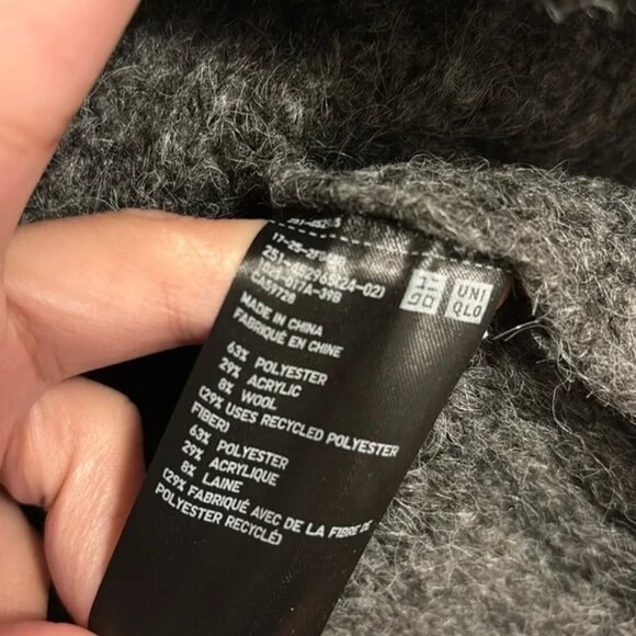 UNIQLO Crew Neck 8% Wool Sweater - Picture 4 of 5
